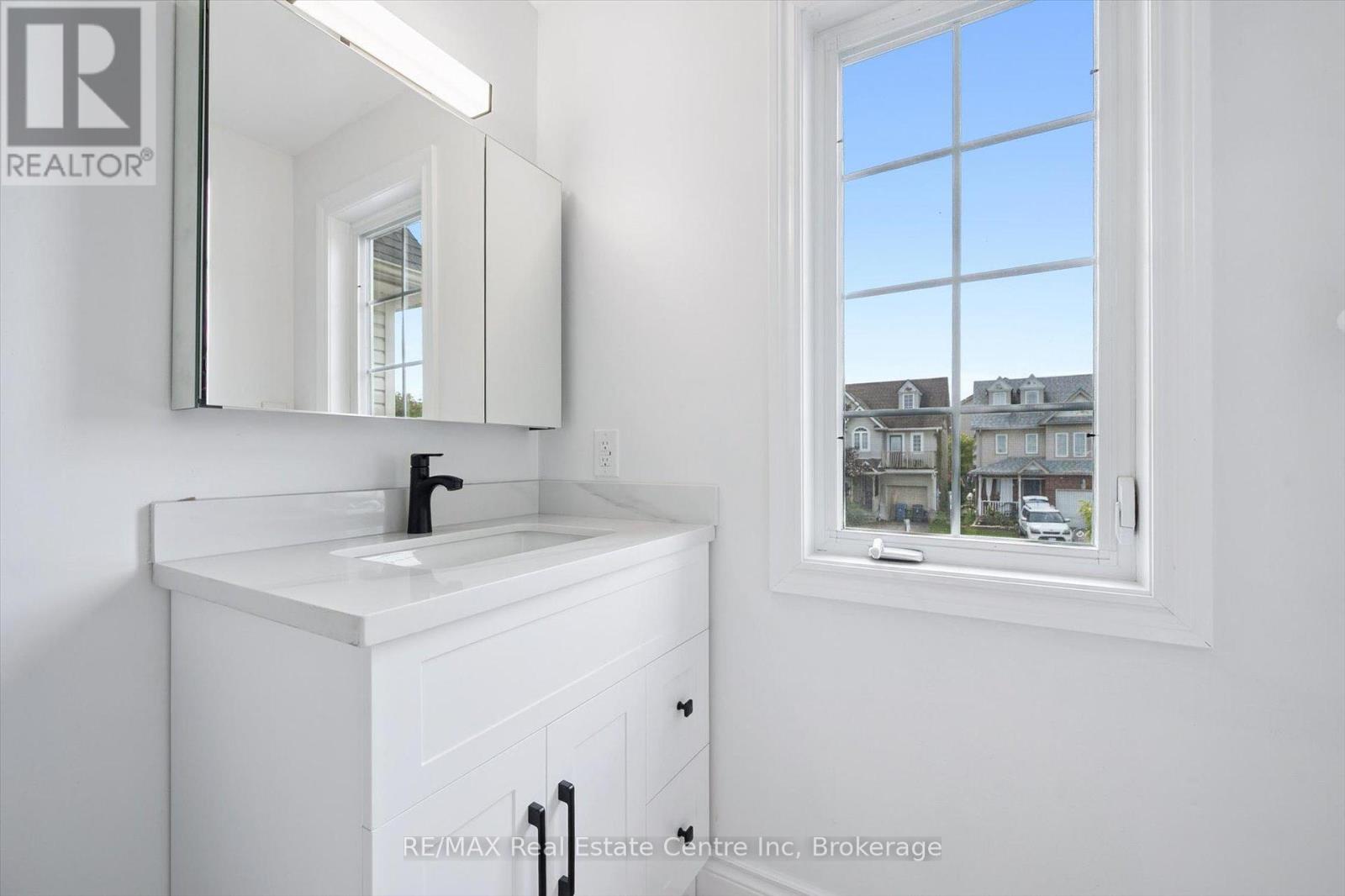 4 Carrington Place, Guelph, Ontario  N1G 5C4 - Photo 12 - X12426969