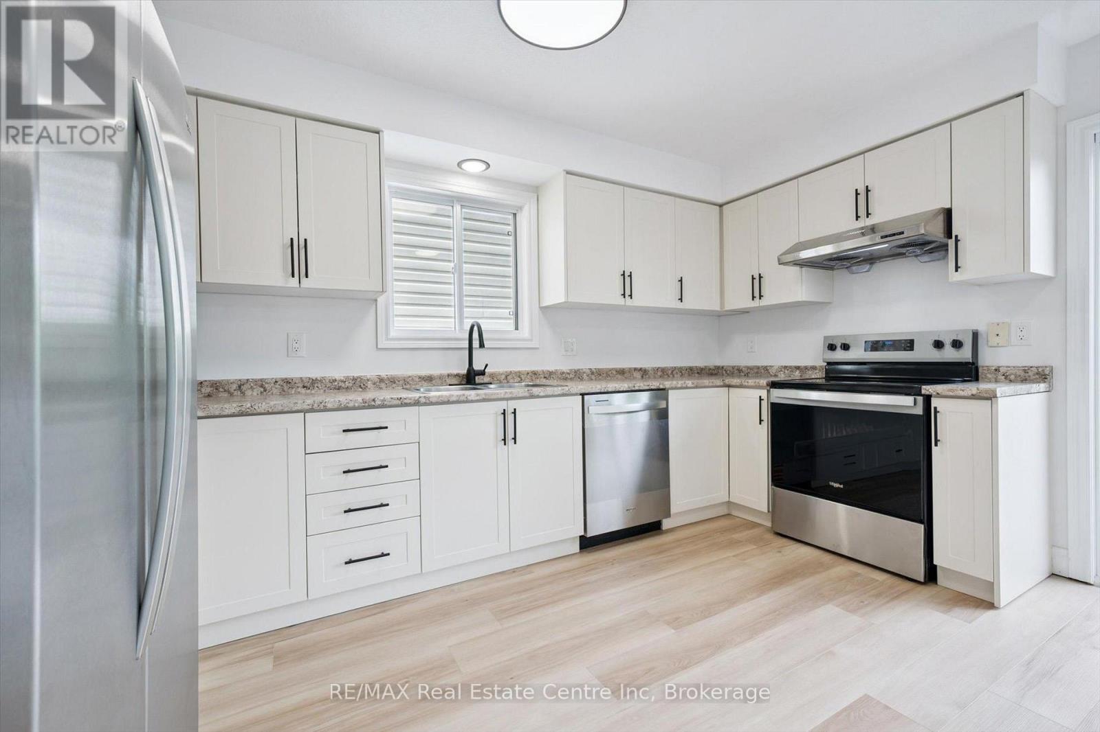 4 Carrington Place, Guelph, Ontario  N1G 5C4 - Photo 6 - X12426969