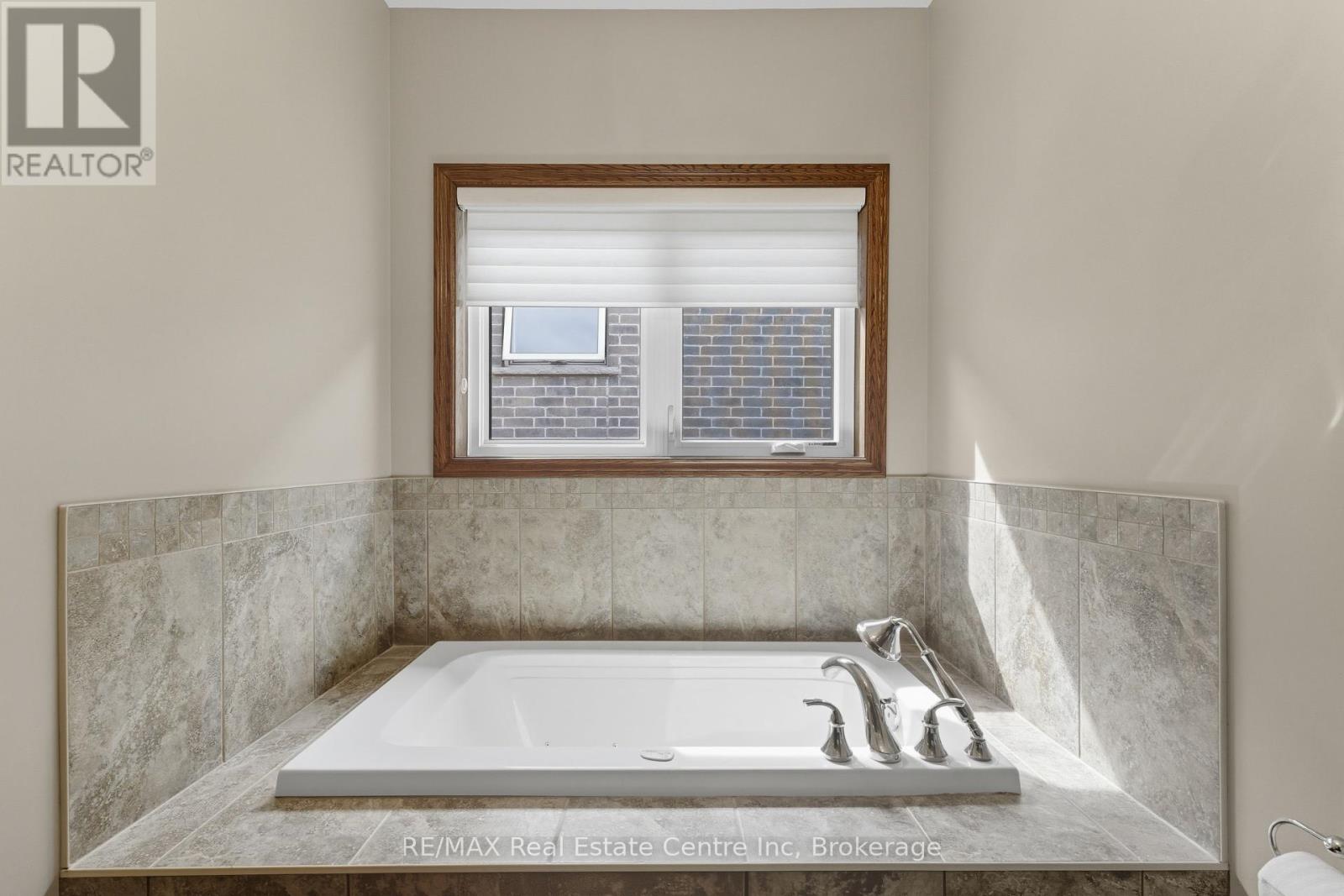 19 - 15 Valley Road, Guelph, Ontario  N1L 0H3 - Photo 10 - X12426977