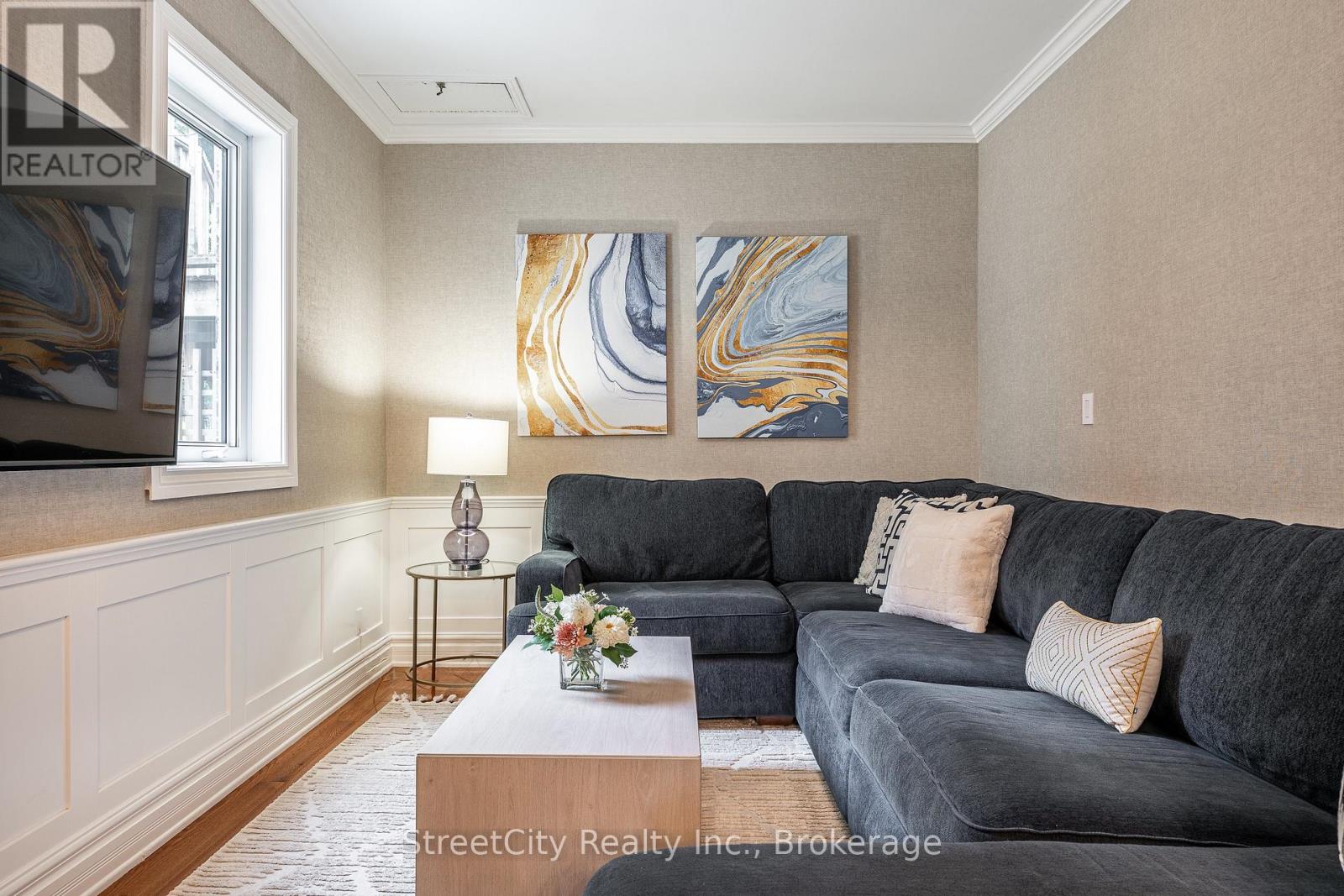 18 Waterloo Street N, Stratford, Ontario  N5A 5H5 - Photo 10 - X12427019