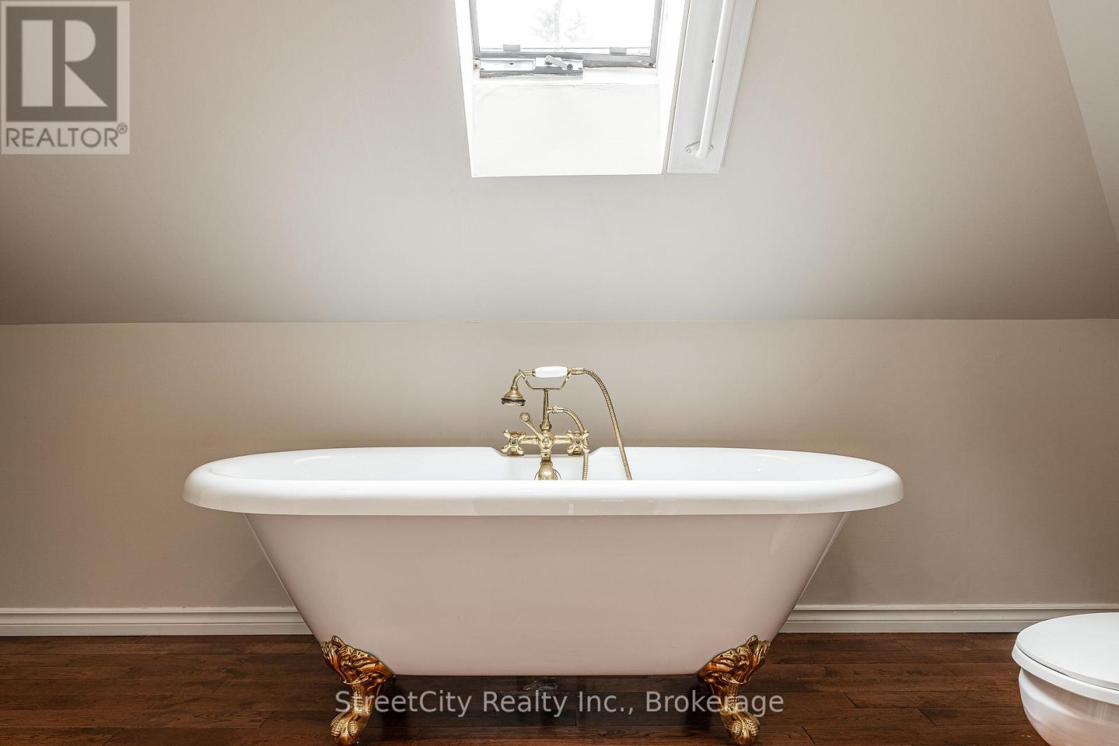 18 Waterloo Street N, Stratford, Ontario  N5A 5H5 - Photo 27 - X12427019