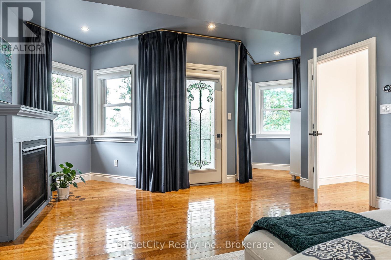18 Waterloo Street N, Stratford, Ontario  N5A 5H5 - Photo 31 - X12427019