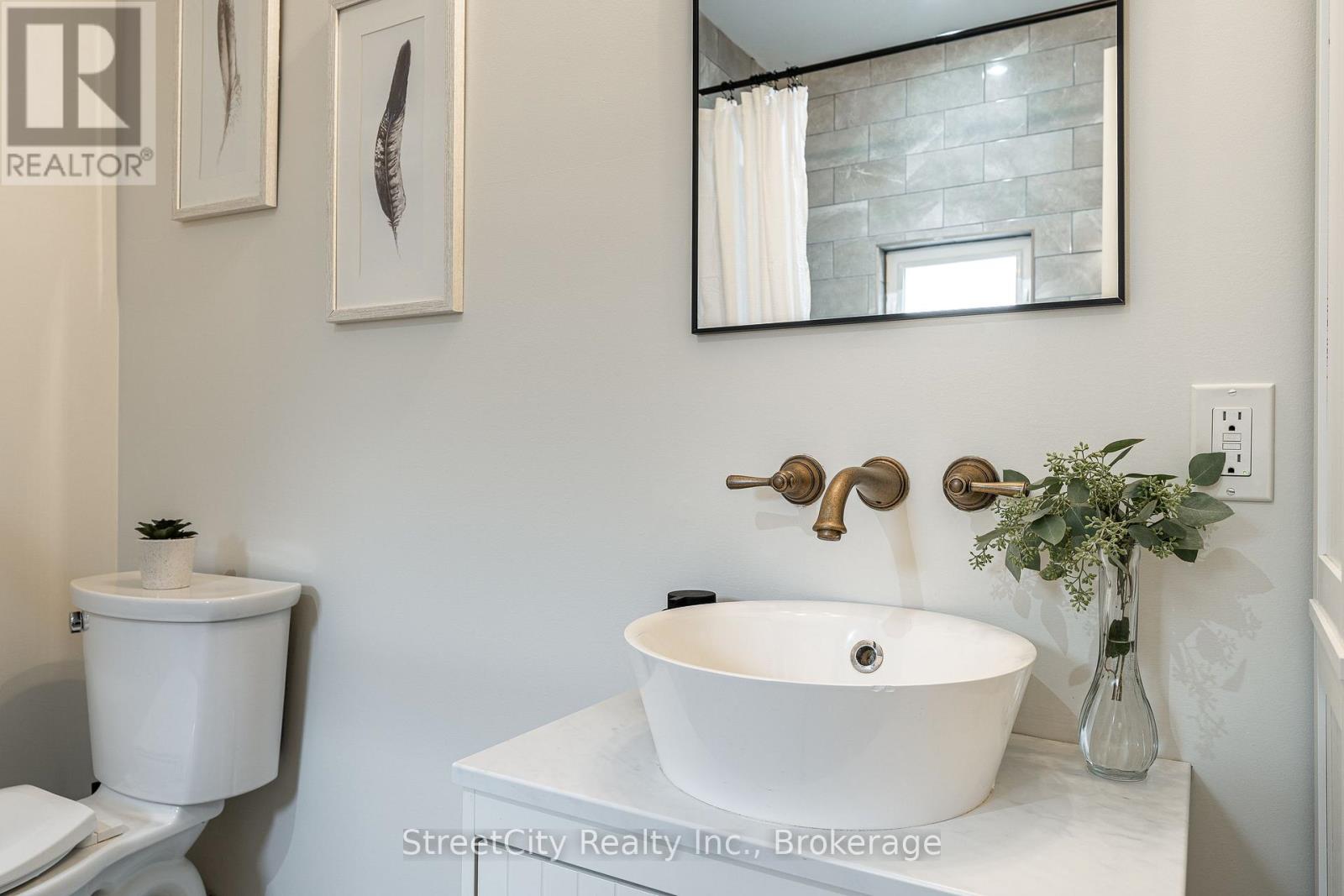 18 Waterloo Street N, Stratford, Ontario  N5A 5H5 - Photo 32 - X12427019