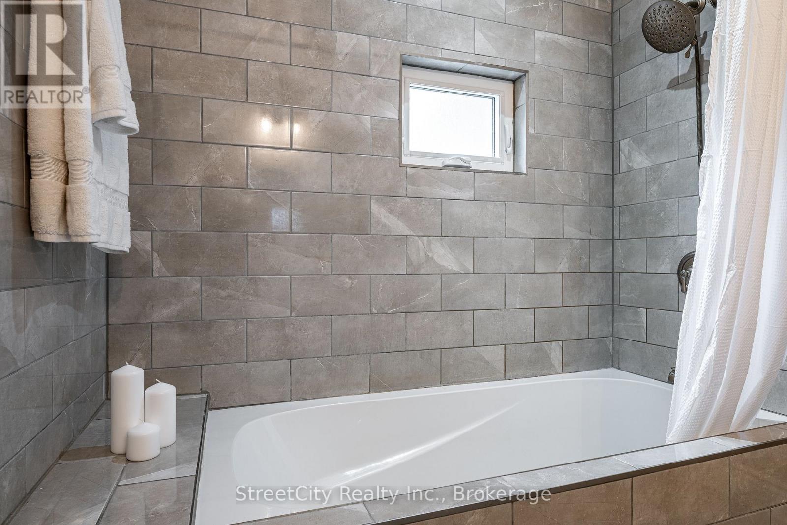 18 Waterloo Street N, Stratford, Ontario  N5A 5H5 - Photo 33 - X12427019