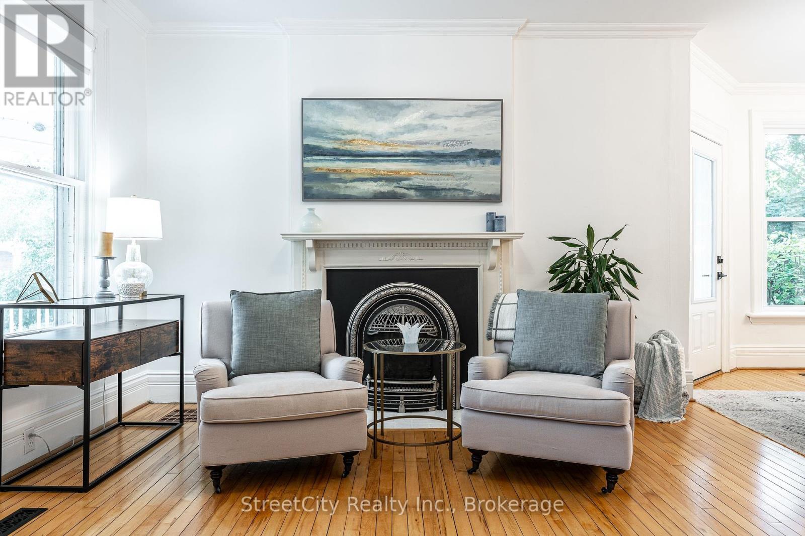 18 Waterloo Street N, Stratford, Ontario  N5A 5H5 - Photo 4 - X12427019