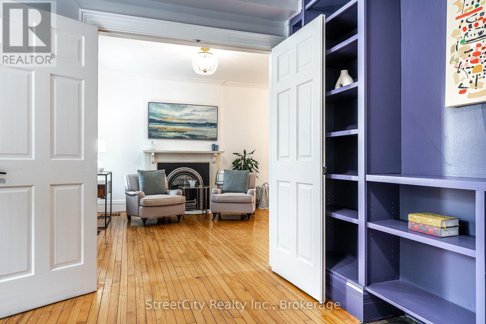 18 Waterloo Street N, Stratford, Ontario  N5A 5H5 - Photo 6 - X12427019