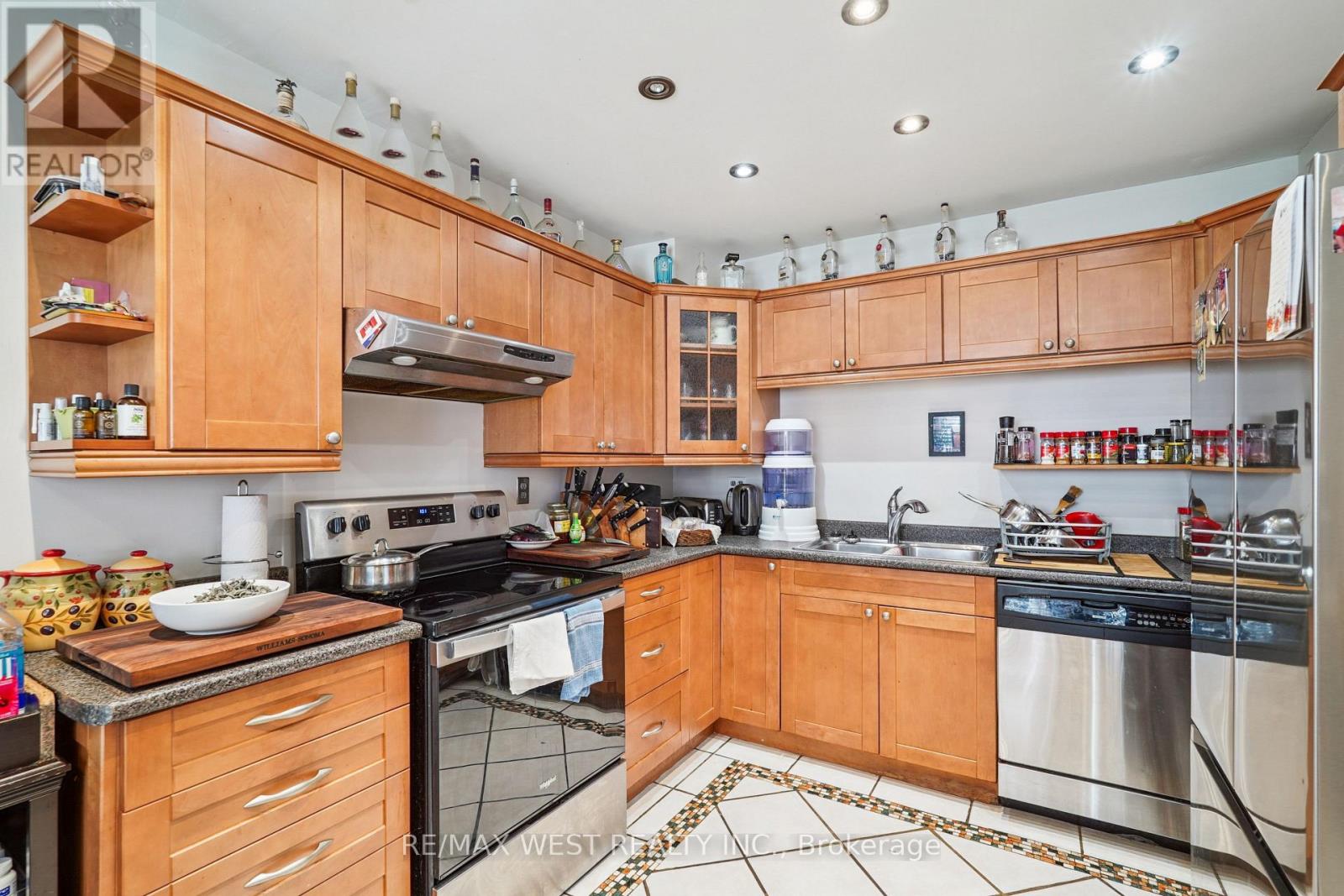 2 - 52 Old Burnhamthorpe Road, Toronto, Ontario  M9C 3J5 - Photo 2 - W12426852
