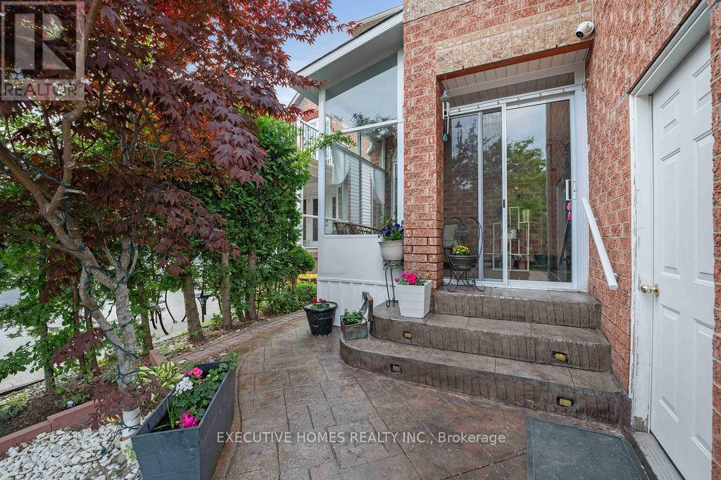 8 Shallimar Court, Brampton, Ontario  L6X 4N2 - Photo 12 - W12426897