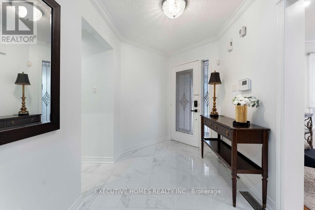 8 Shallimar Court, Brampton, Ontario  L6X 4N2 - Photo 15 - W12426897