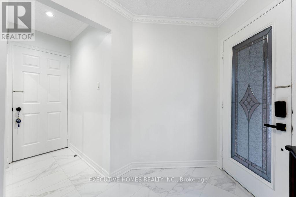 8 Shallimar Court, Brampton, Ontario  L6X 4N2 - Photo 16 - W12426897