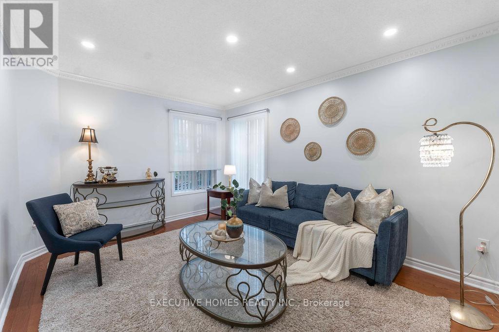 8 Shallimar Court, Brampton, Ontario  L6X 4N2 - Photo 19 - W12426897