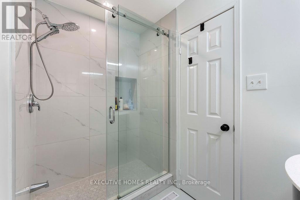 8 Shallimar Court, Brampton, Ontario  L6X 4N2 - Photo 38 - W12426897