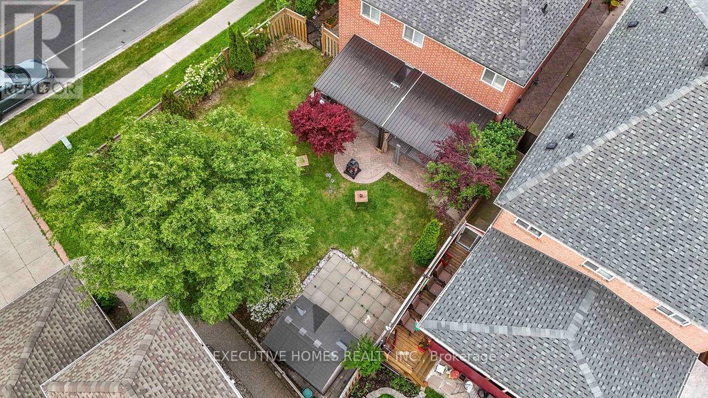 8 Shallimar Court, Brampton, Ontario  L6X 4N2 - Photo 5 - W12426897