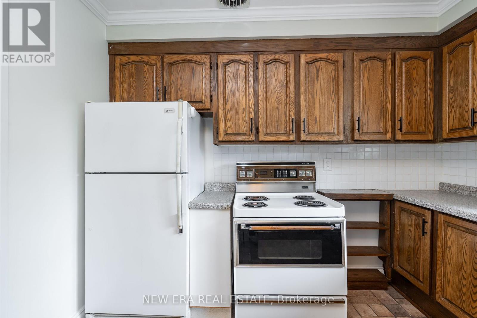1553 Wembury Road, Mississauga, Ontario  L5J 2L8 - Photo 14 - W12426905