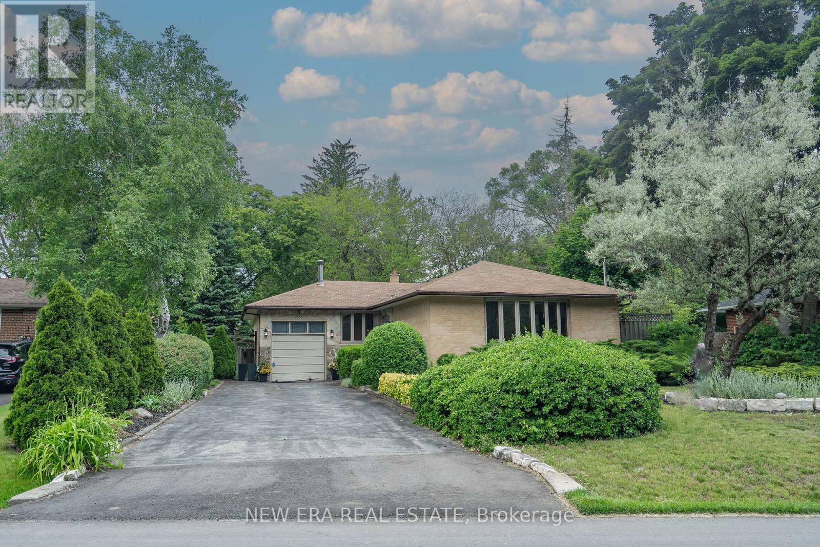 1553 Wembury Road, Mississauga, Ontario  L5J 2L8 - Photo 3 - W12426905