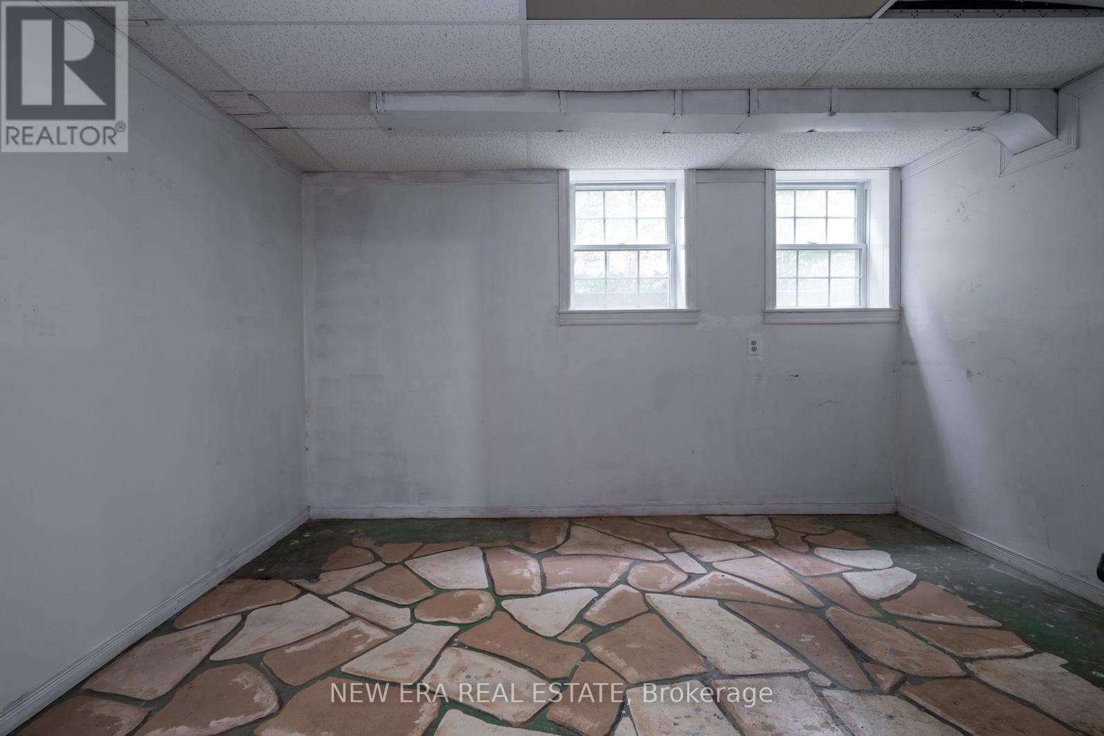1553 Wembury Road, Mississauga, Ontario  L5J 2L8 - Photo 30 - W12426905