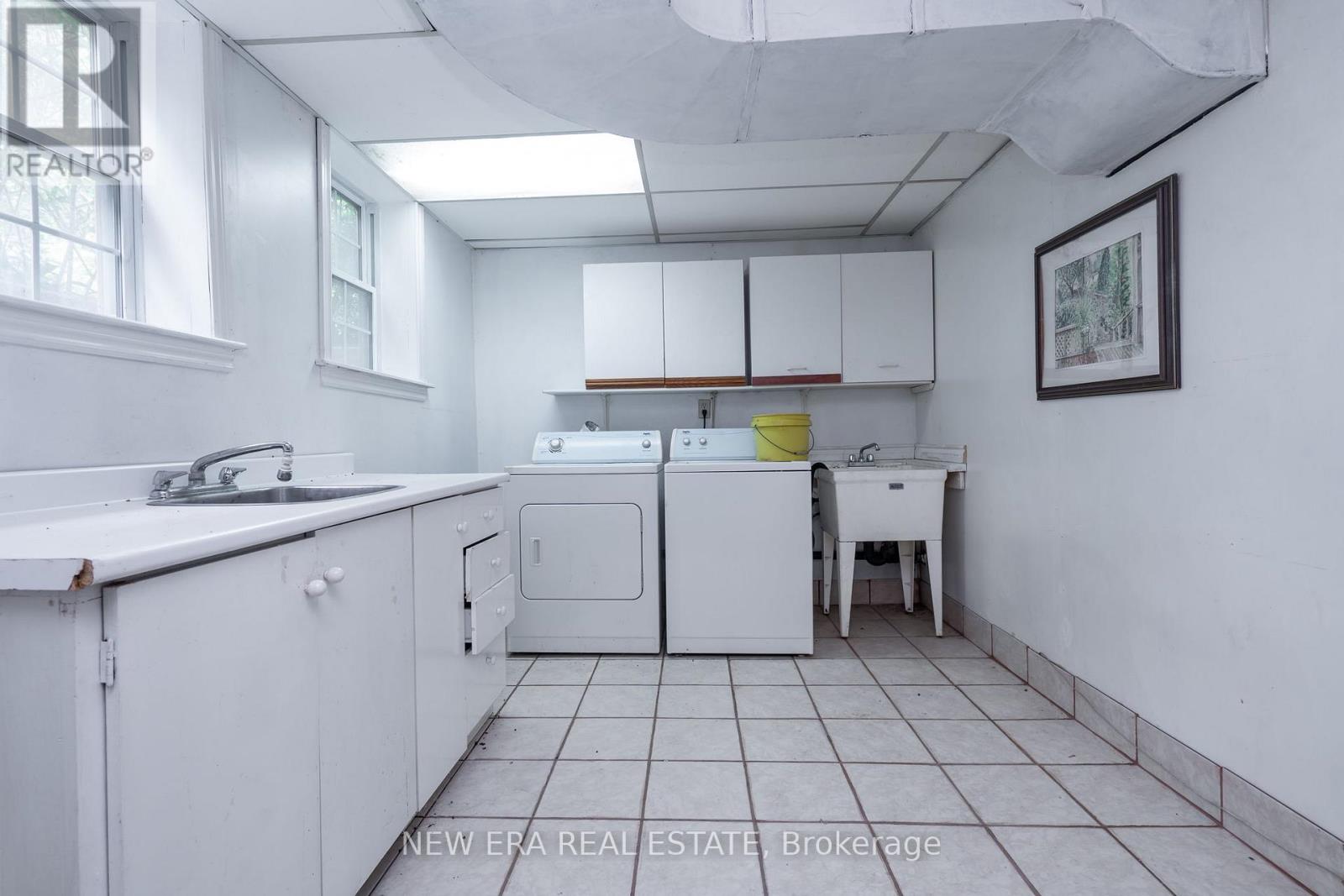 1553 Wembury Road, Mississauga, Ontario  L5J 2L8 - Photo 31 - W12426905