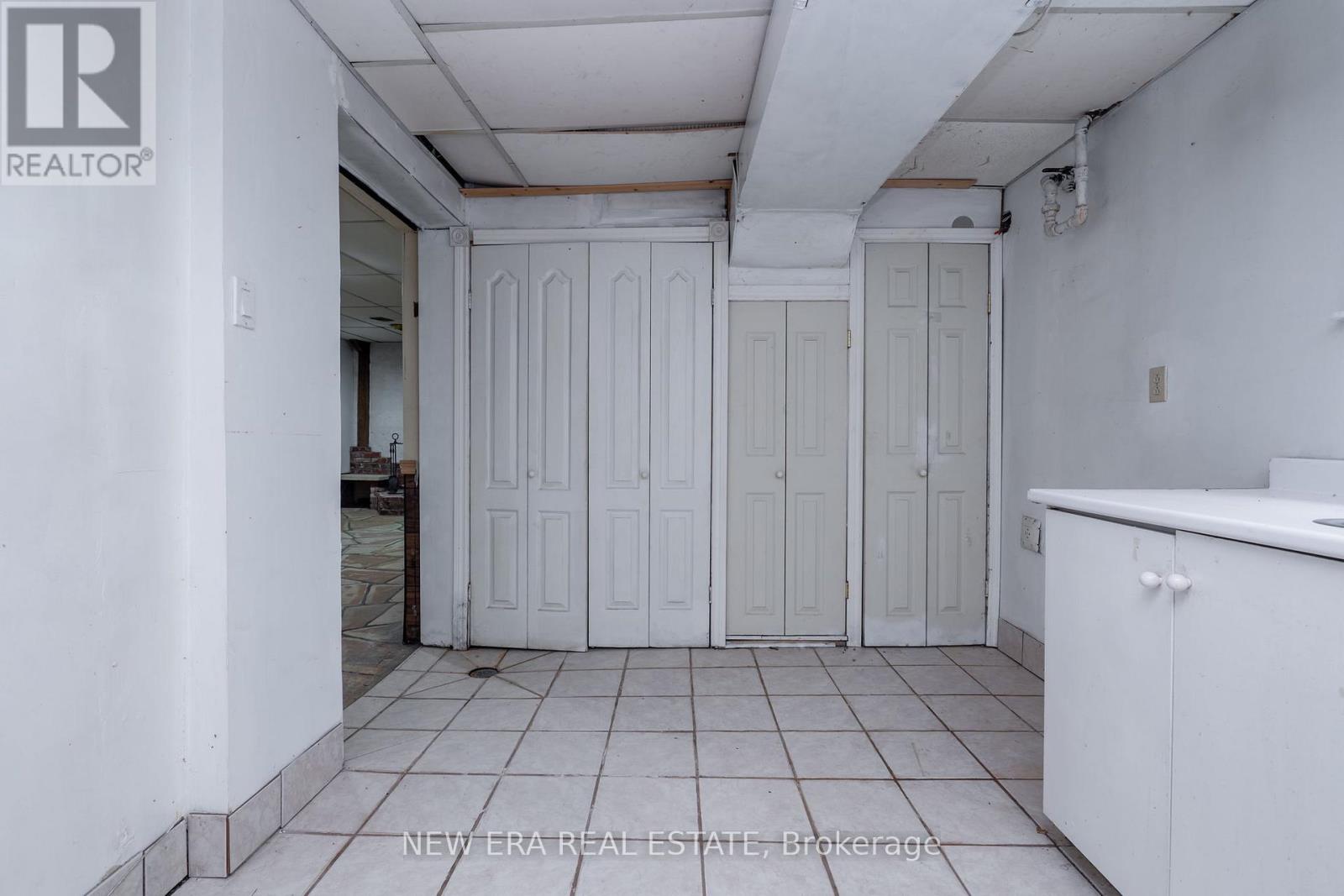 1553 Wembury Road, Mississauga, Ontario  L5J 2L8 - Photo 32 - W12426905