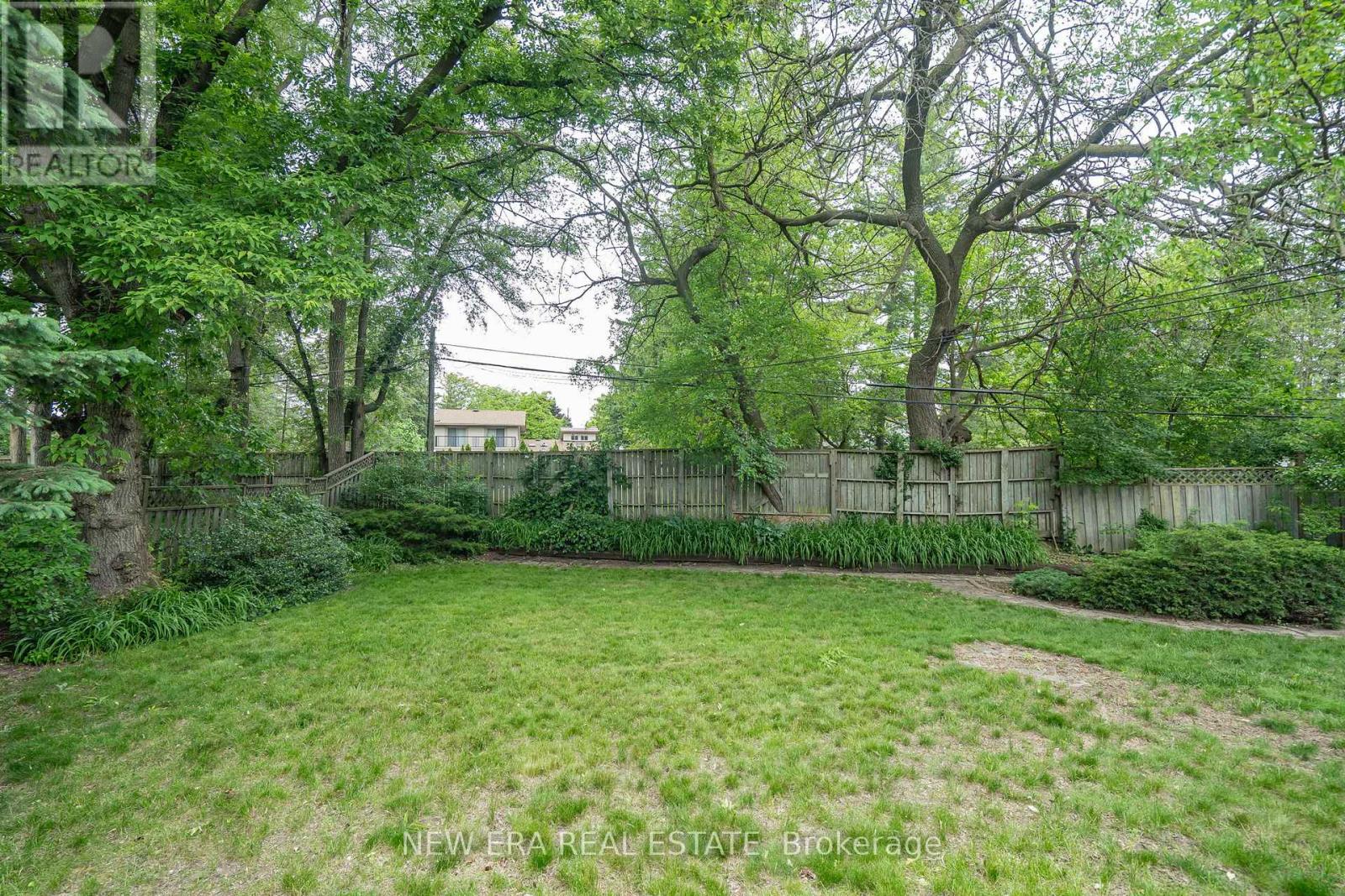 1553 Wembury Road, Mississauga, Ontario  L5J 2L8 - Photo 35 - W12426905