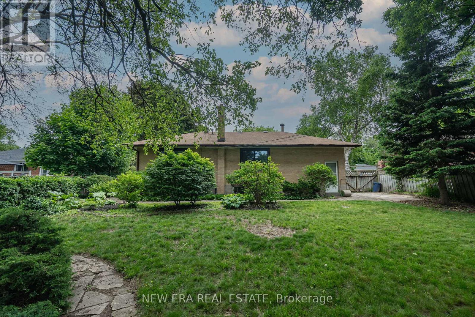 1553 Wembury Road, Mississauga, Ontario  L5J 2L8 - Photo 37 - W12426905