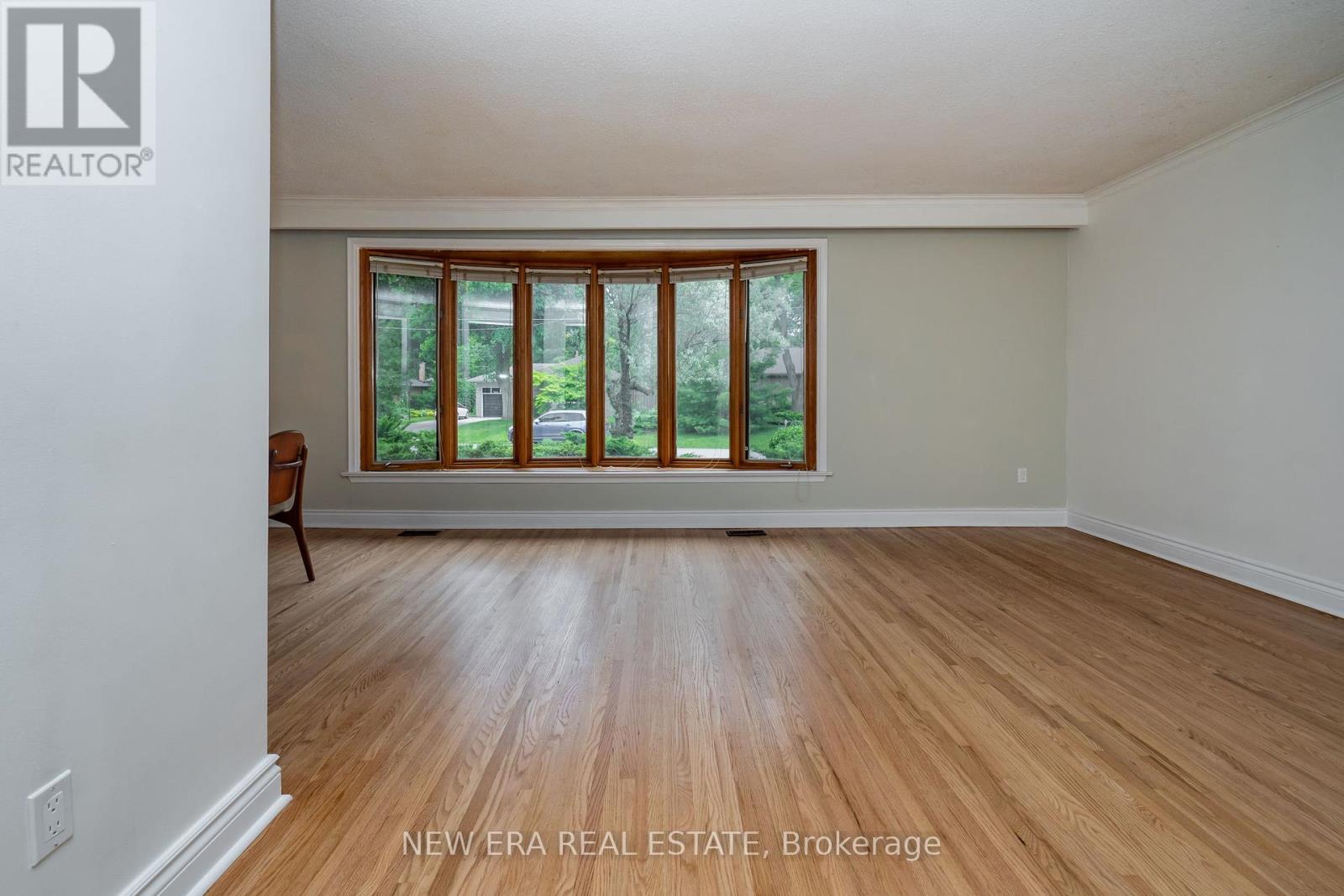 1553 Wembury Road, Mississauga, Ontario  L5J 2L8 - Photo 4 - W12426905