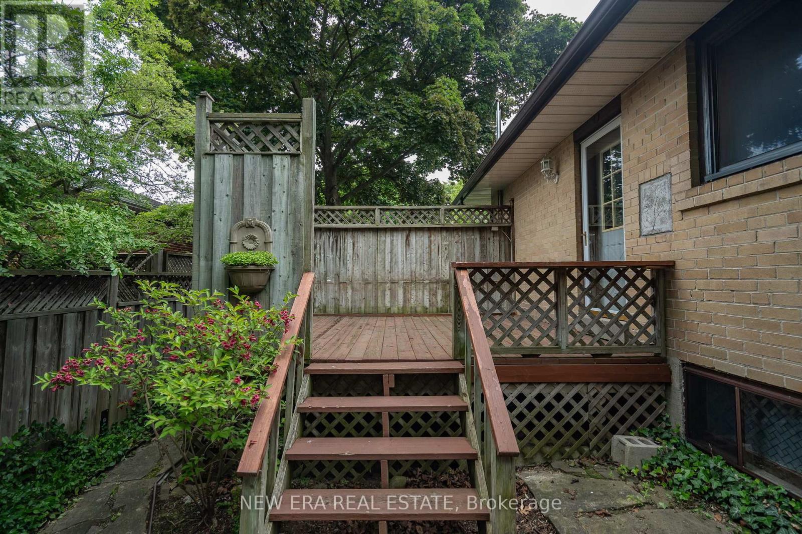 1553 Wembury Road, Mississauga, Ontario  L5J 2L8 - Photo 40 - W12426905