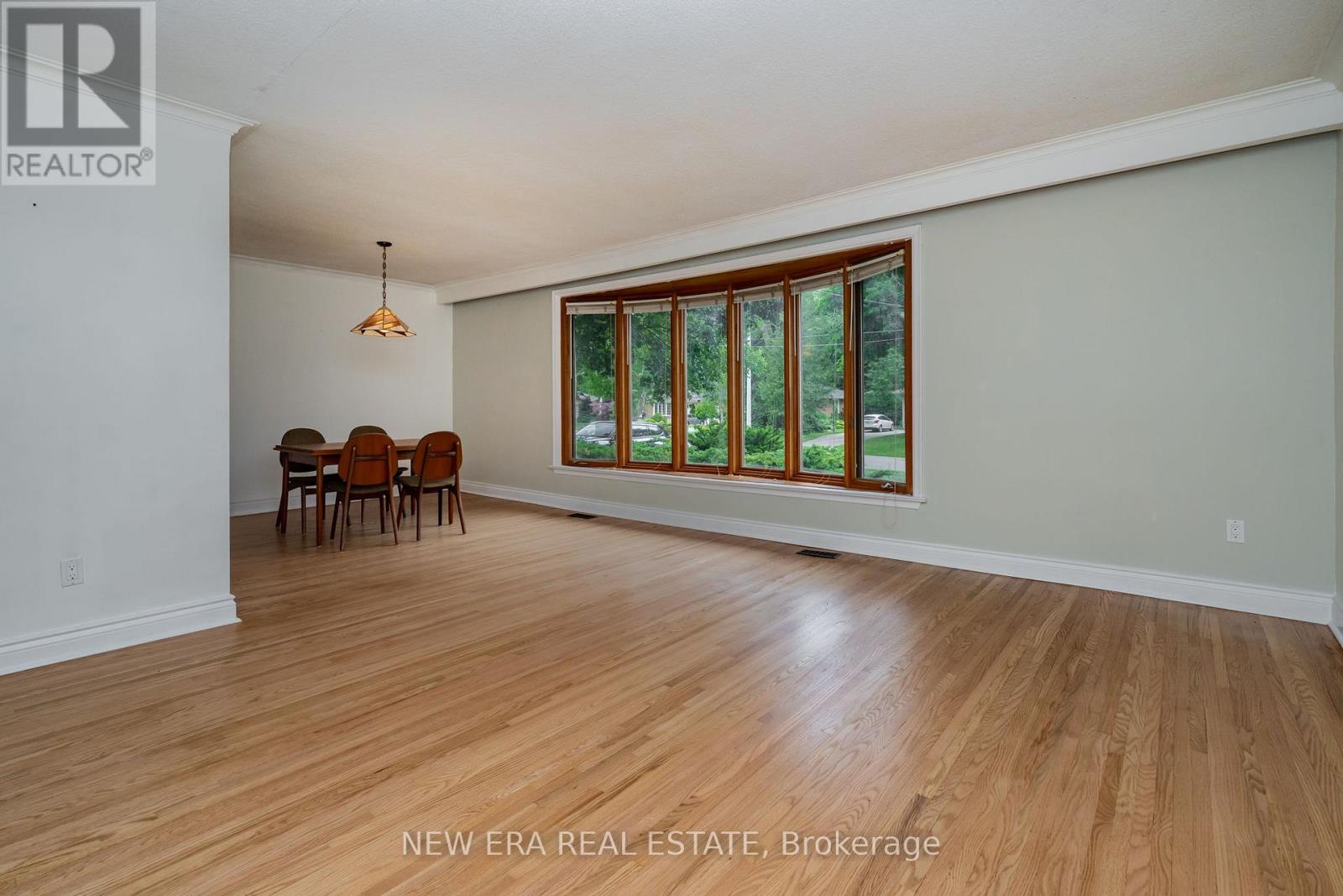 1553 Wembury Road, Mississauga, Ontario  L5J 2L8 - Photo 5 - W12426905