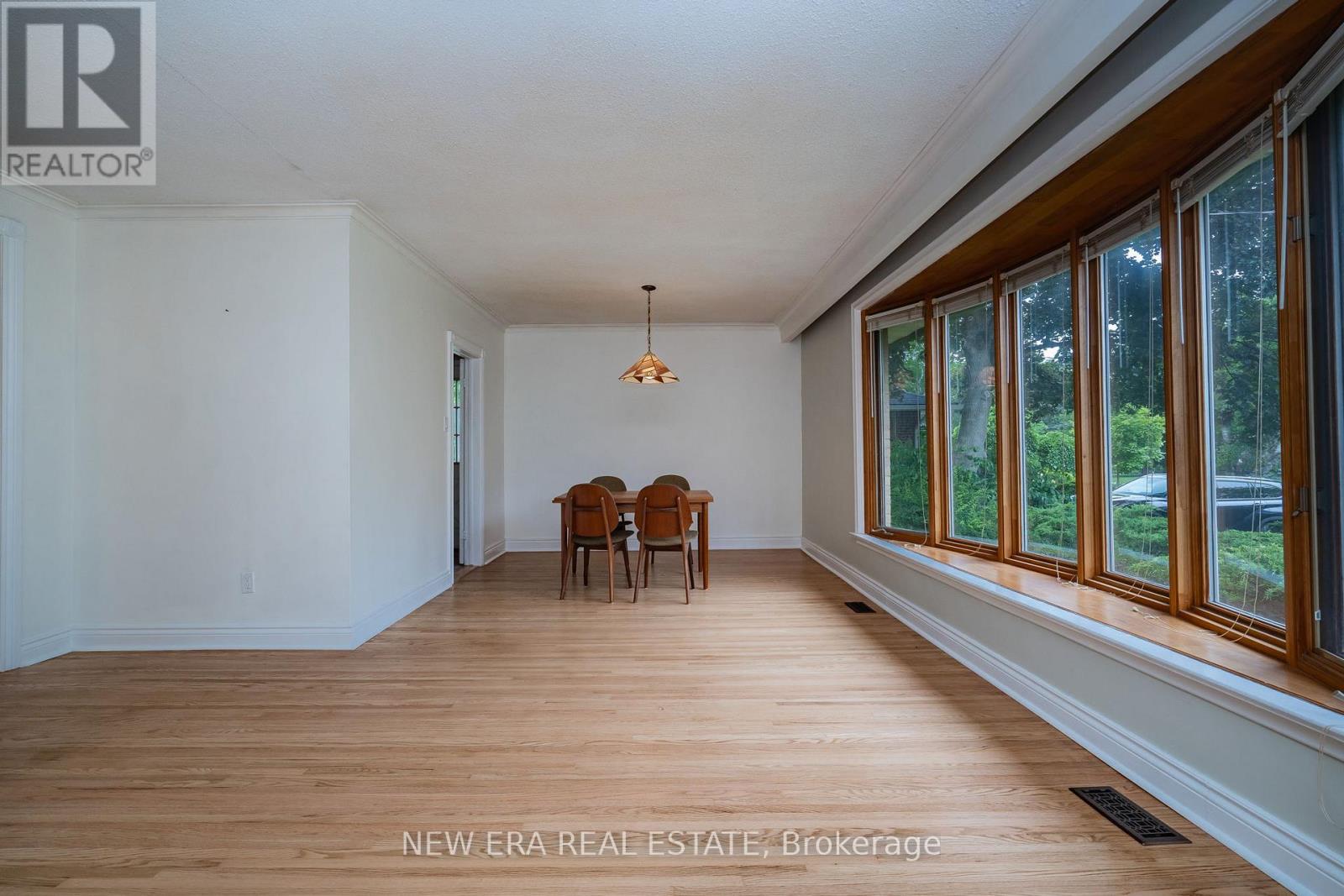 1553 Wembury Road, Mississauga, Ontario  L5J 2L8 - Photo 6 - W12426905