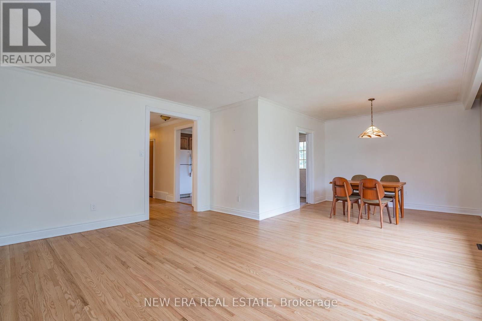 1553 Wembury Road, Mississauga, Ontario  L5J 2L8 - Photo 7 - W12426905