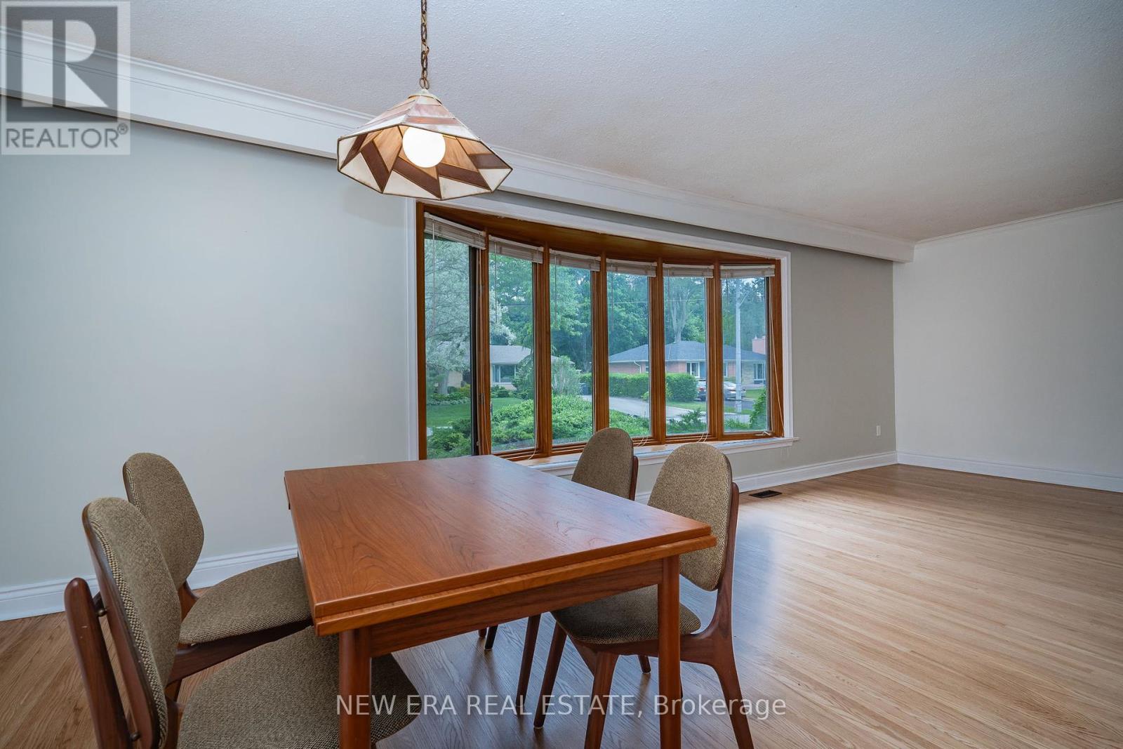 1553 Wembury Road, Mississauga, Ontario  L5J 2L8 - Photo 9 - W12426905