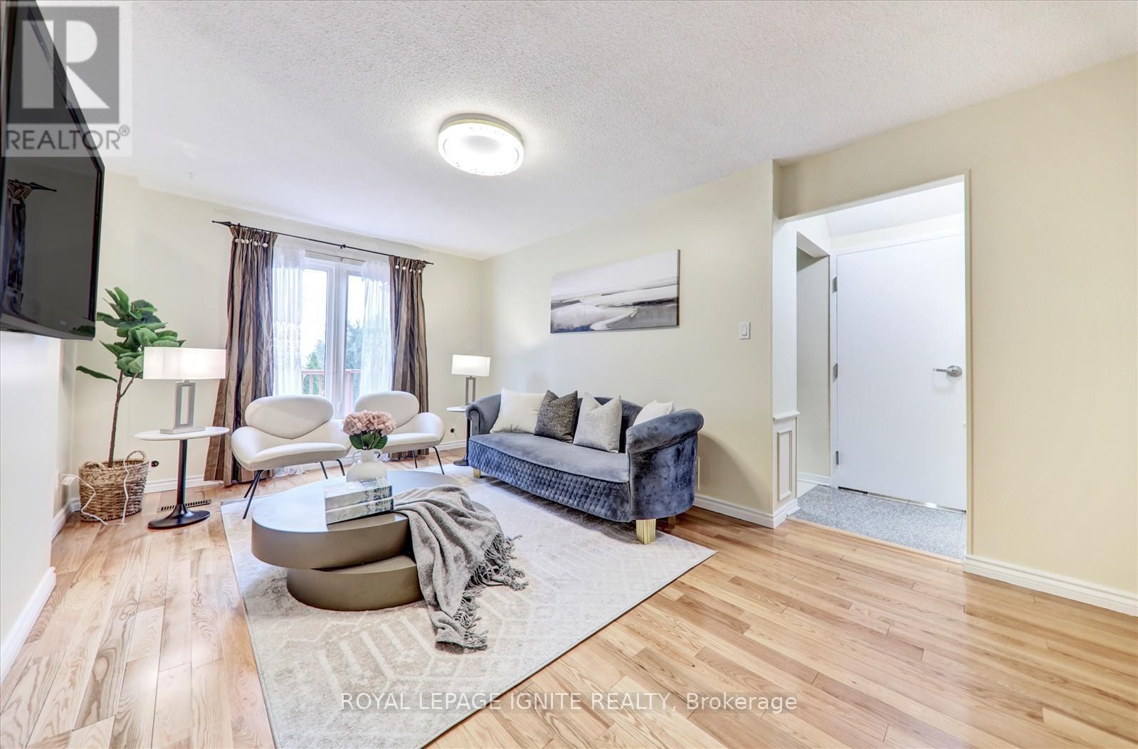 2061 Folkway Drive, Mississauga, Ontario  L5L 3G3 - Photo 16 - W12426923