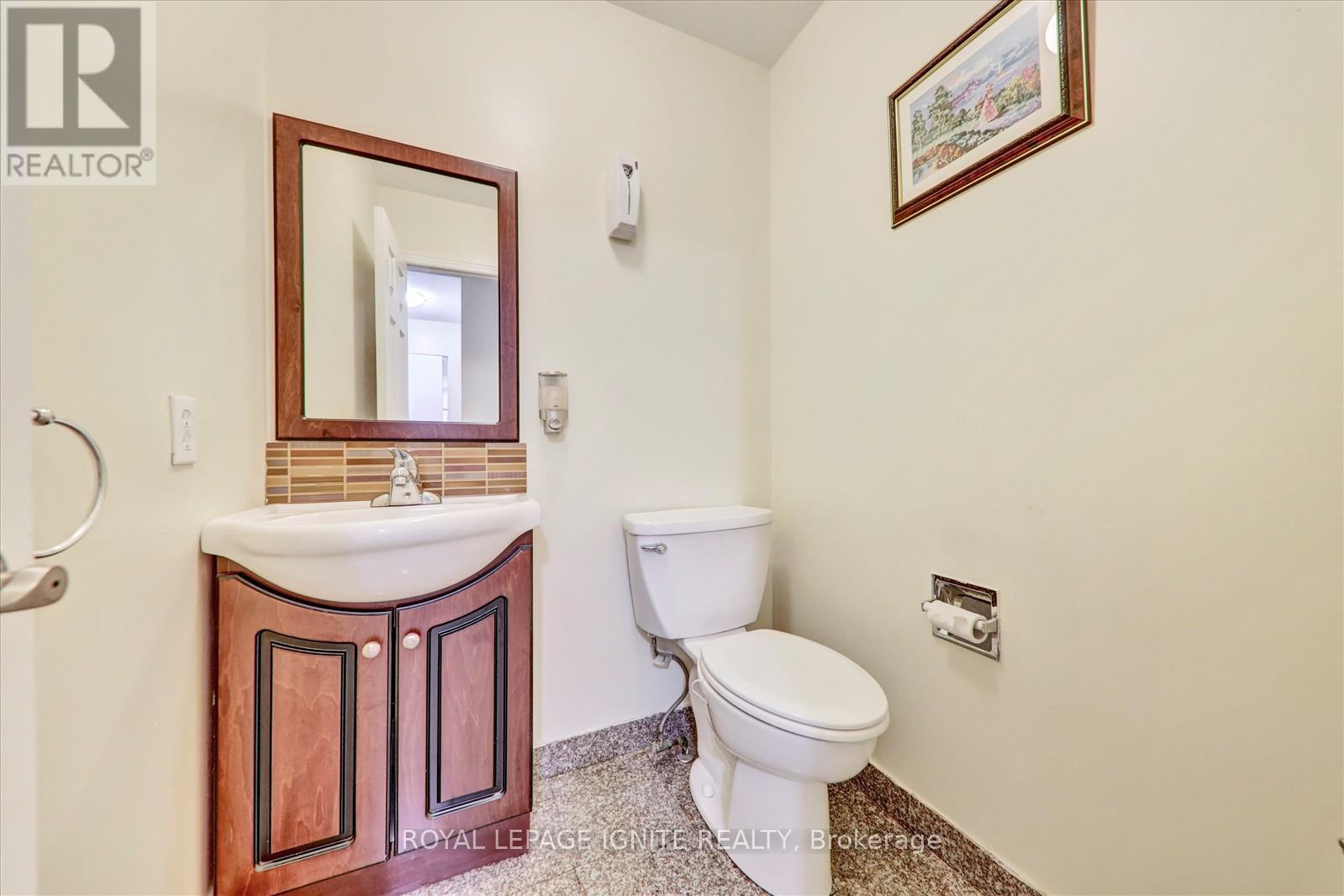 2061 Folkway Drive, Mississauga, Ontario  L5L 3G3 - Photo 17 - W12426923