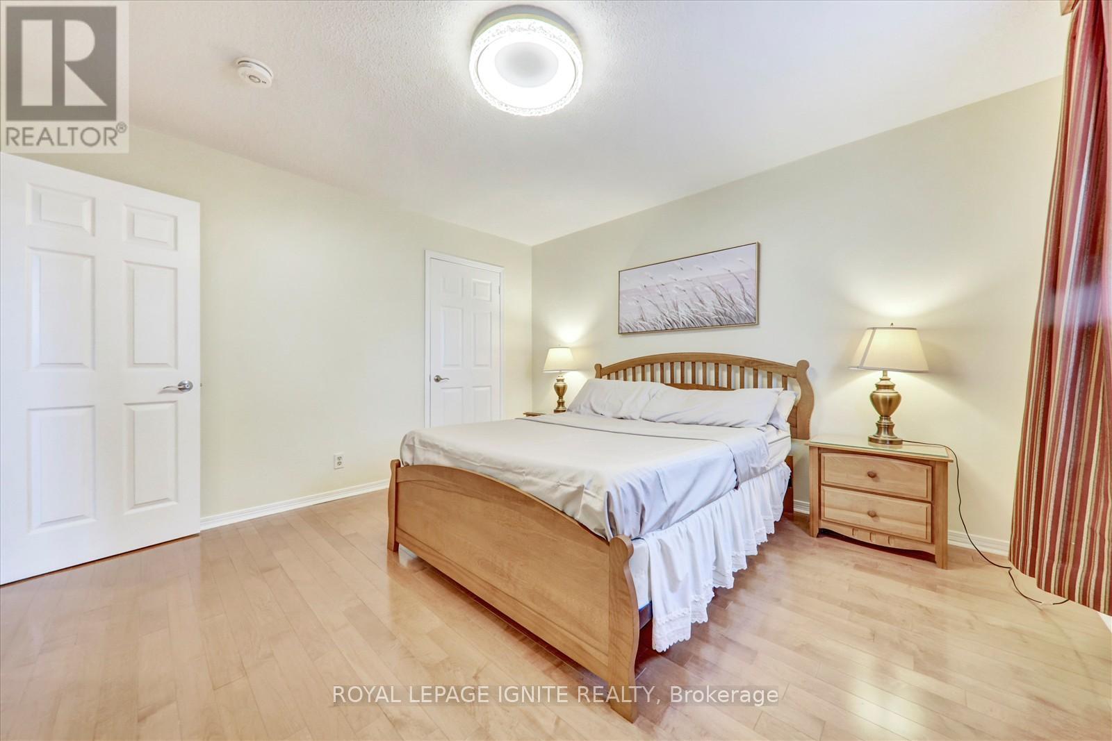 2061 Folkway Drive, Mississauga, Ontario  L5L 3G3 - Photo 21 - W12426923