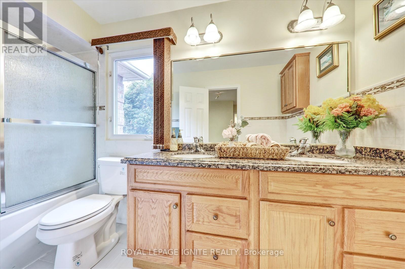 2061 Folkway Drive, Mississauga, Ontario  L5L 3G3 - Photo 24 - W12426923