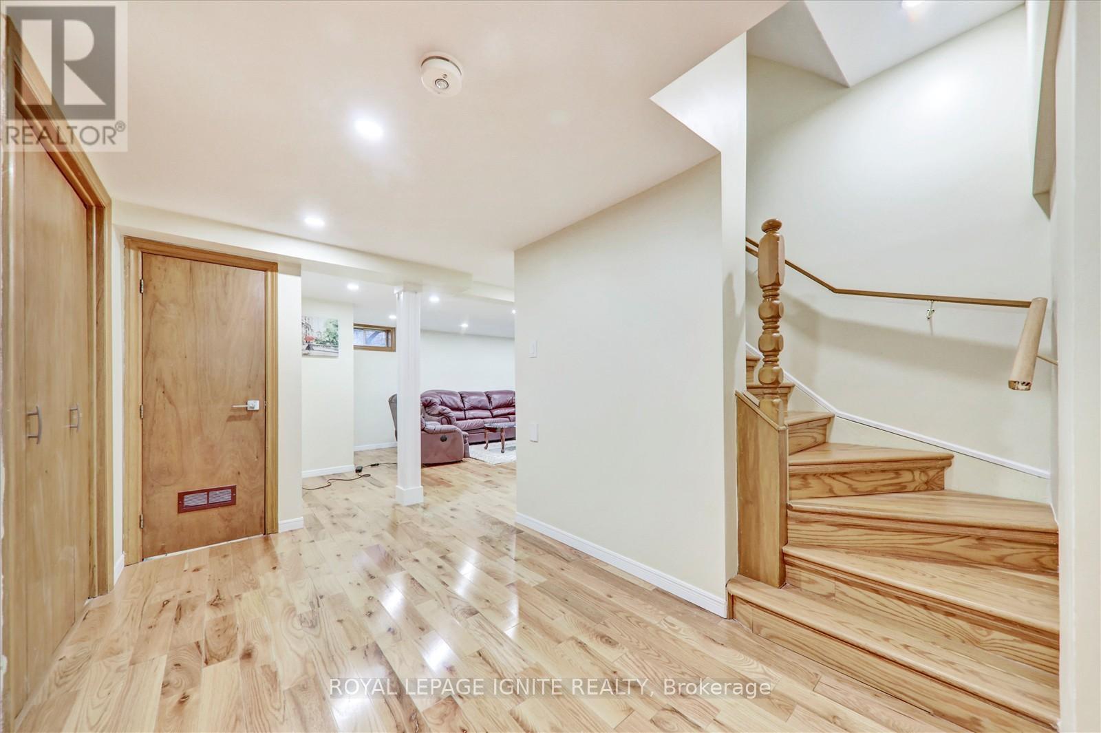 2061 Folkway Drive, Mississauga, Ontario  L5L 3G3 - Photo 29 - W12426923