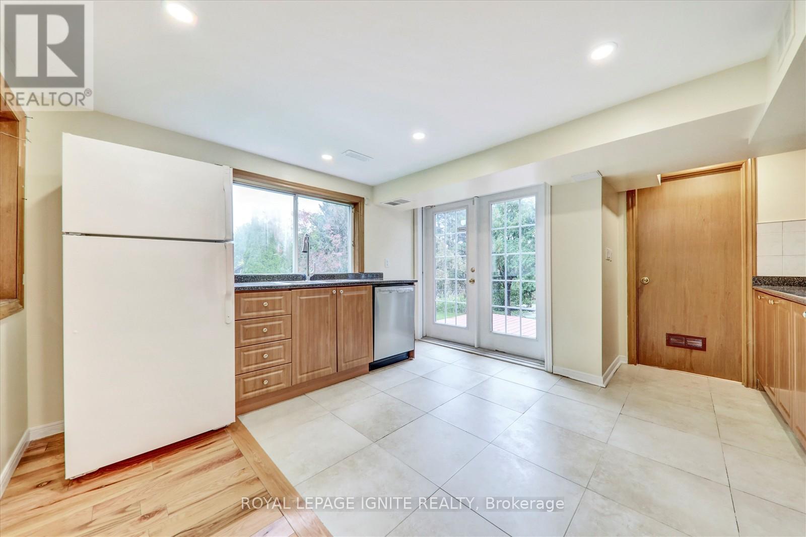 2061 Folkway Drive, Mississauga, Ontario  L5L 3G3 - Photo 32 - W12426923