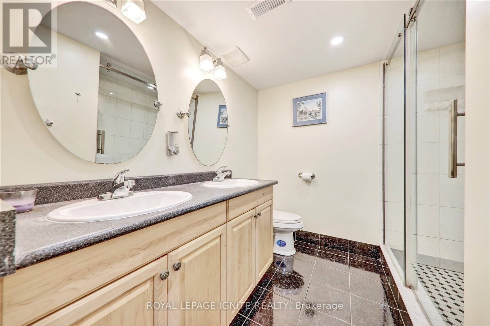 2061 Folkway Drive, Mississauga, Ontario  L5L 3G3 - Photo 37 - W12426923