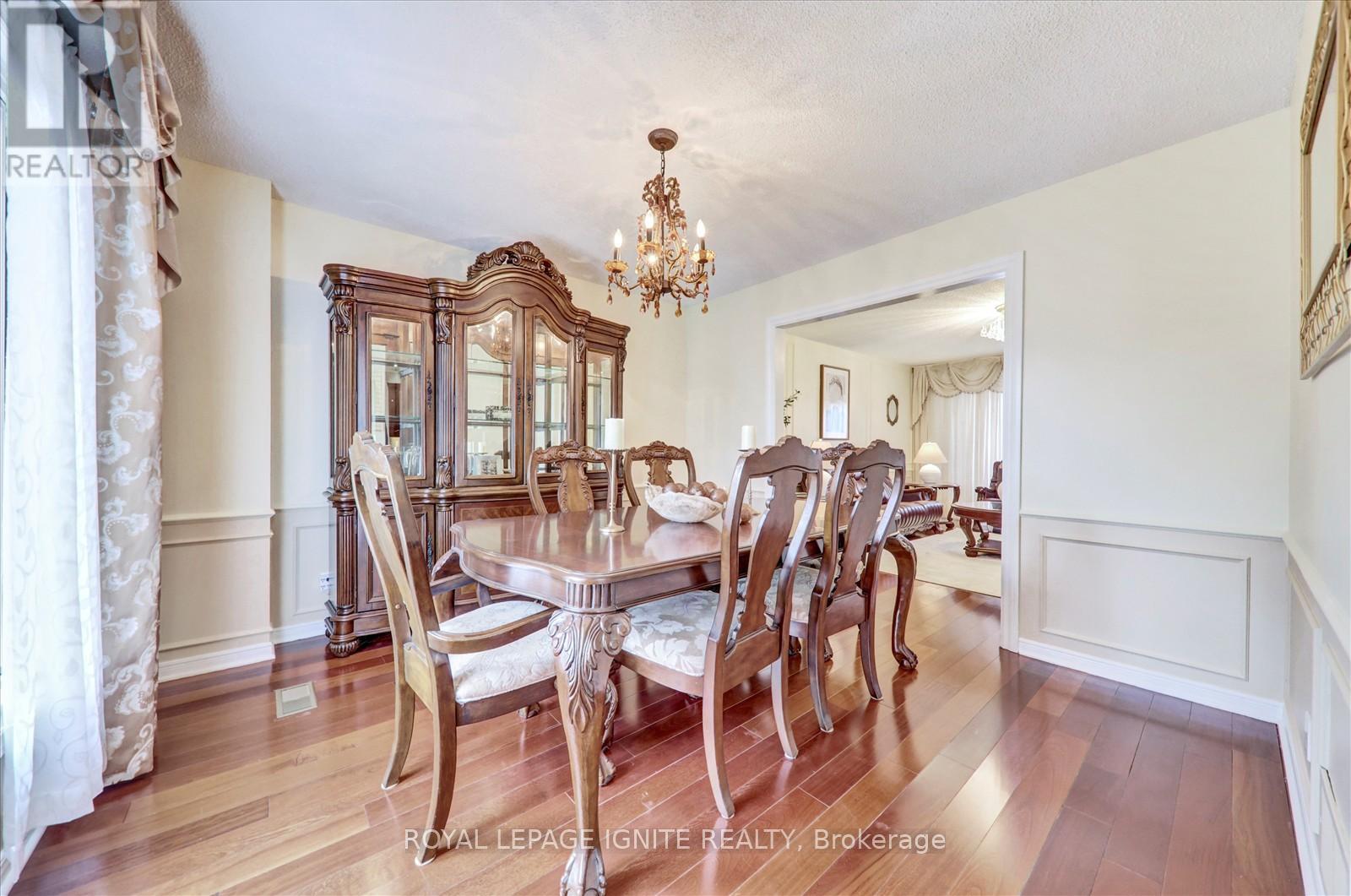 2061 Folkway Drive, Mississauga, Ontario  L5L 3G3 - Photo 9 - W12426923