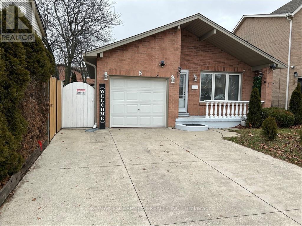 5 Twinoaks Crescent, Hamilton, Ontario  L8J 2E6 - Photo 2 - X12426878