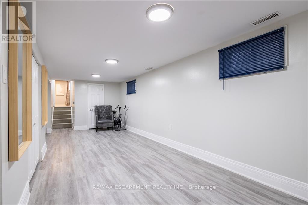 5 Twinoaks Crescent, Hamilton, Ontario  L8J 2E6 - Photo 29 - X12426878