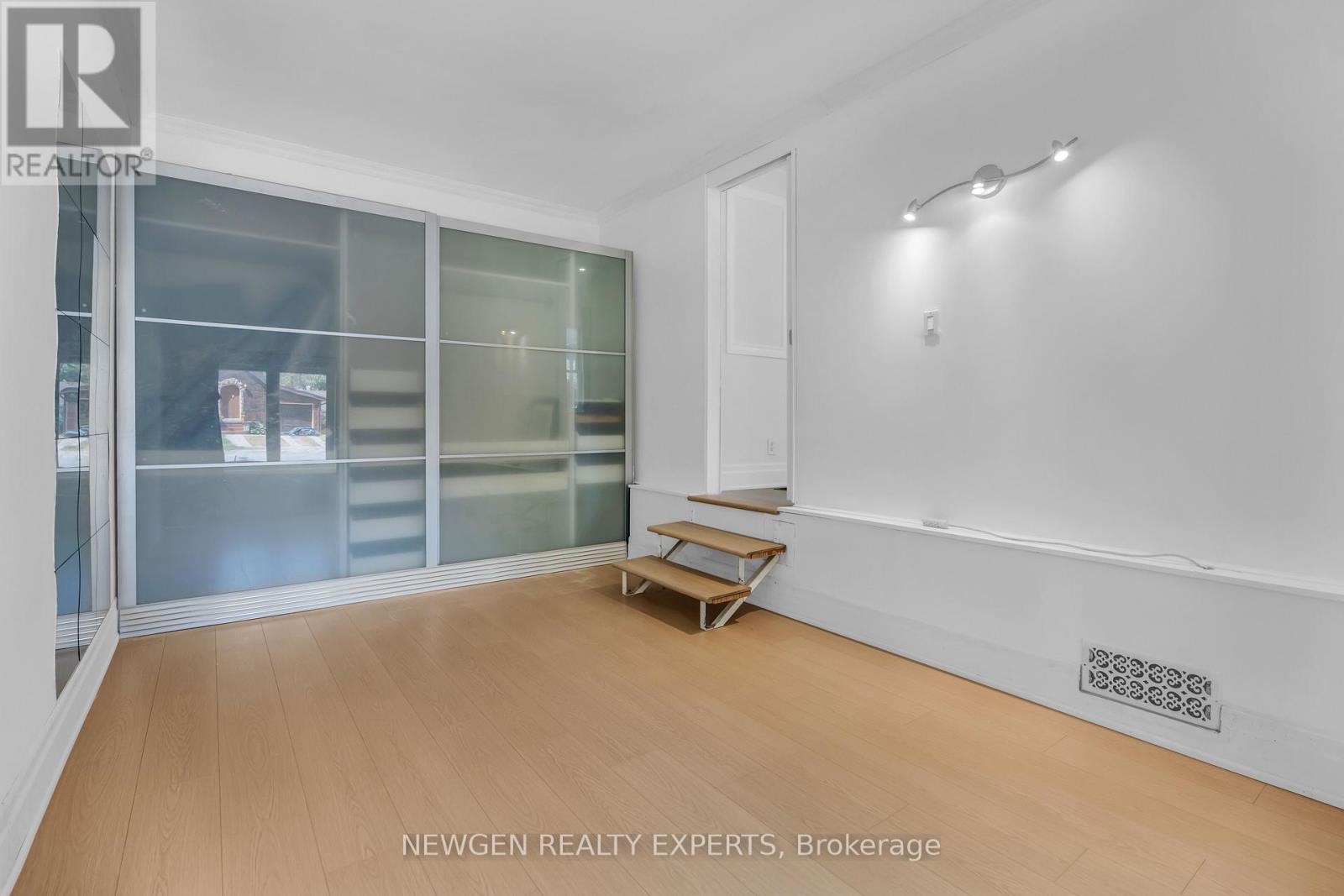 5765 Dorchester Road, Niagara Falls, Ontario  L2G 5S6 - Photo 24 - X12426883