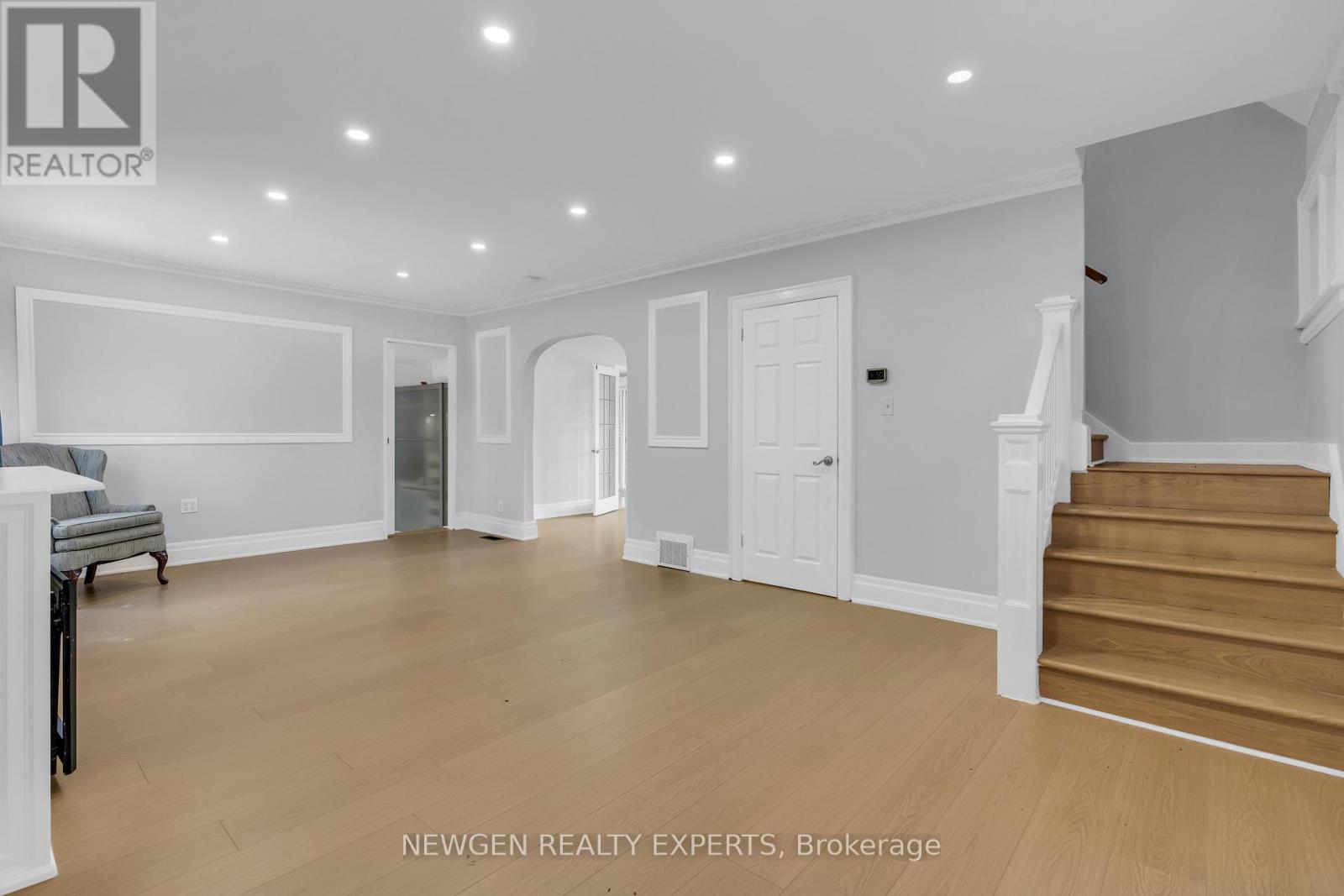 5765 Dorchester Road, Niagara Falls, Ontario  L2G 5S6 - Photo 9 - X12426883