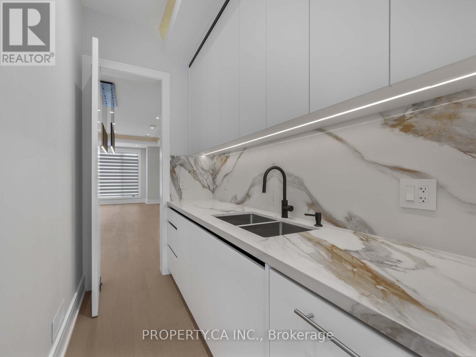 68 Lynnhaven Road, Toronto (Englemount-Lawrence), Ontario  M6A 2K9 - Photo 14 - C12426966