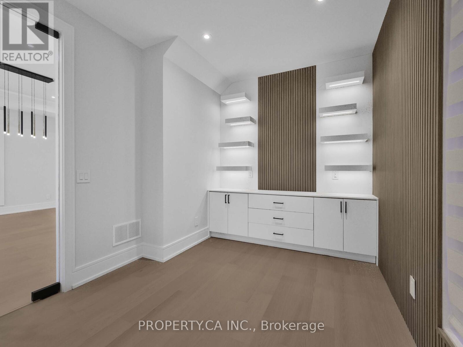 68 Lynnhaven Road, Toronto (Englemount-Lawrence), Ontario  M6A 2K9 - Photo 17 - C12426966