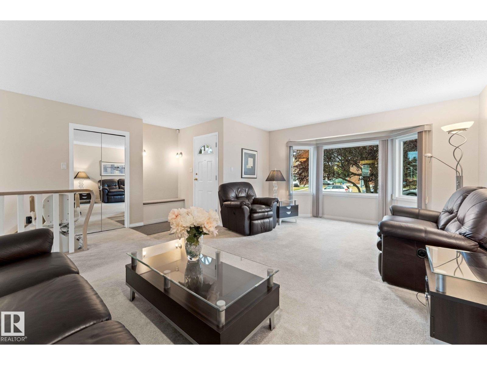 303 Knottwood Rd N Nw, Edmonton, Alberta  T6K 2G5 - Photo 4 - E4459487