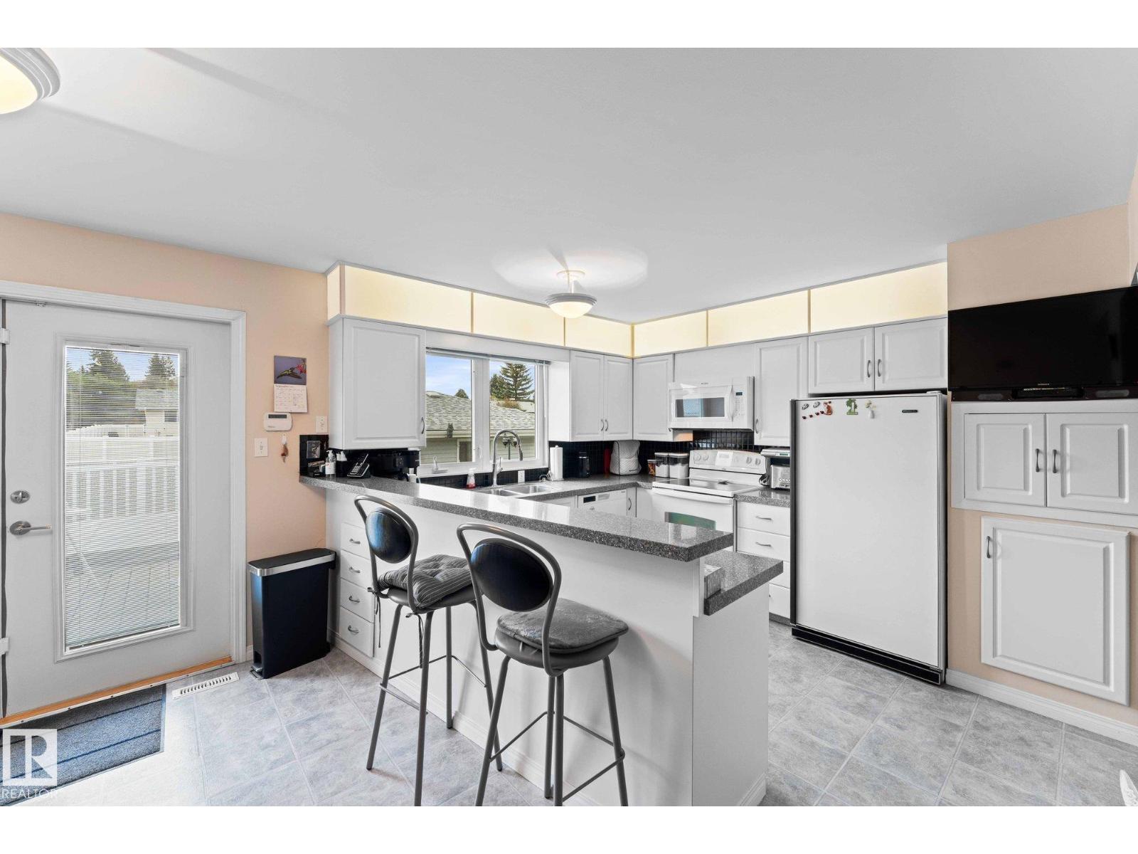 303 Knottwood Rd N Nw, Edmonton, Alberta  T6K 2G5 - Photo 6 - E4459487