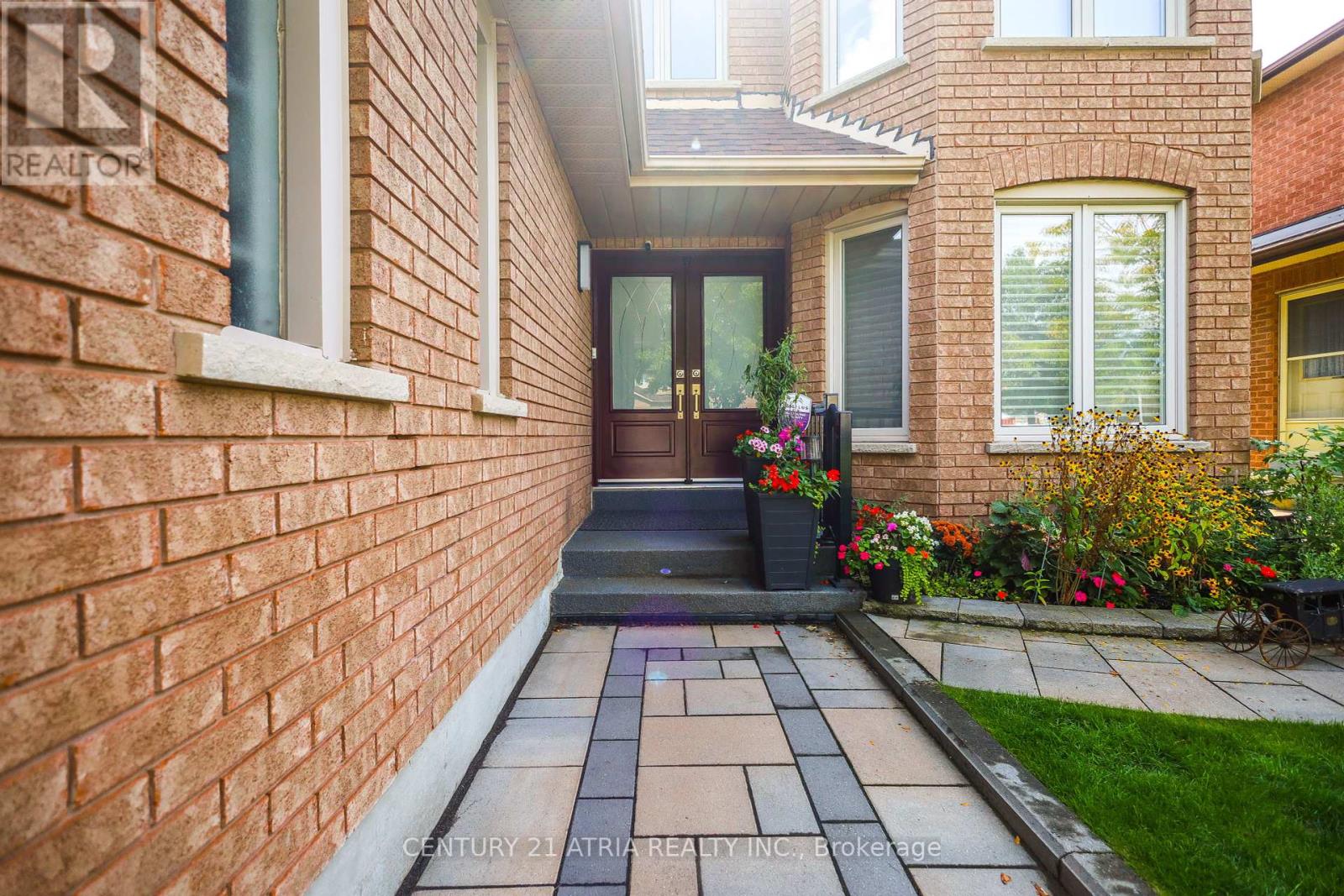 36 Dorothy Britton Drive, Markham, Ontario  L3S 3J3 - Photo 3 - N12426932