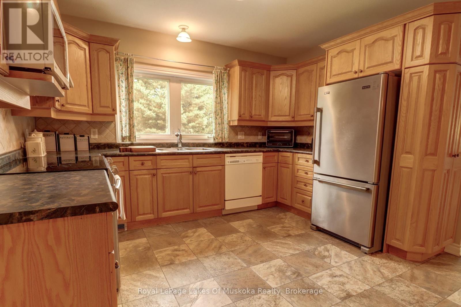 106 - 31 Dairy Lane, Huntsville, Ontario  P1H 2L7 - Photo 11 - X12425397