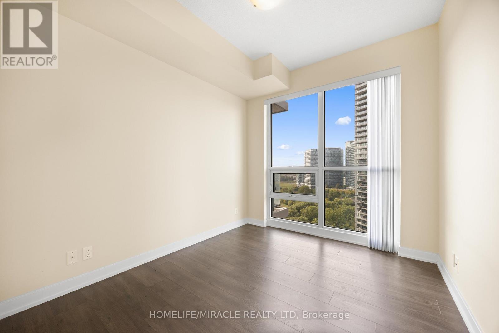 2004 - 2220 Lakeshore Boulevard W, Toronto, Ontario  M8V 1A4 - Photo 10 - W12426993