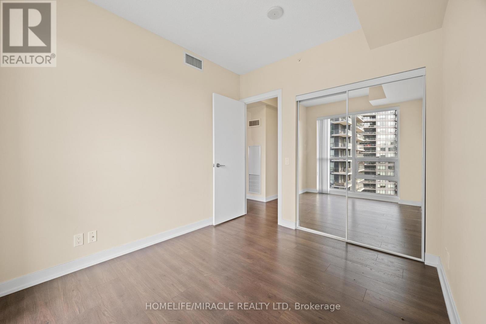 2004 - 2220 Lakeshore Boulevard W, Toronto, Ontario  M8V 1A4 - Photo 11 - W12426993